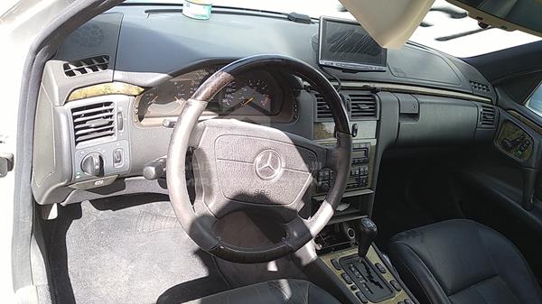 Photo 12 VIN: WDB2100721A091098 - MERCEDES-BENZ E420 