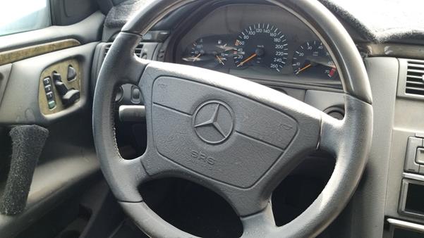 Photo 12 VIN: WDB2100721A133942 - MERCEDES-BENZ E 55 AMG 