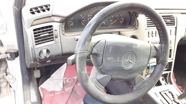 Photo 8 VIN: WDB2100721A136687 - MERCEDES-BENZ E 55 