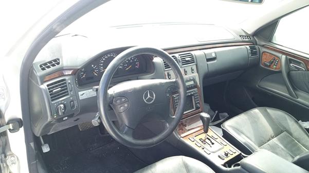 Photo 11 VIN: WDB2100821X031877 - MERCEDES-BENZ E320 