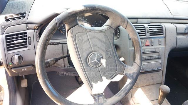 Photo 11 VIN: WDB2102651A546324 - MERCEDES E320 