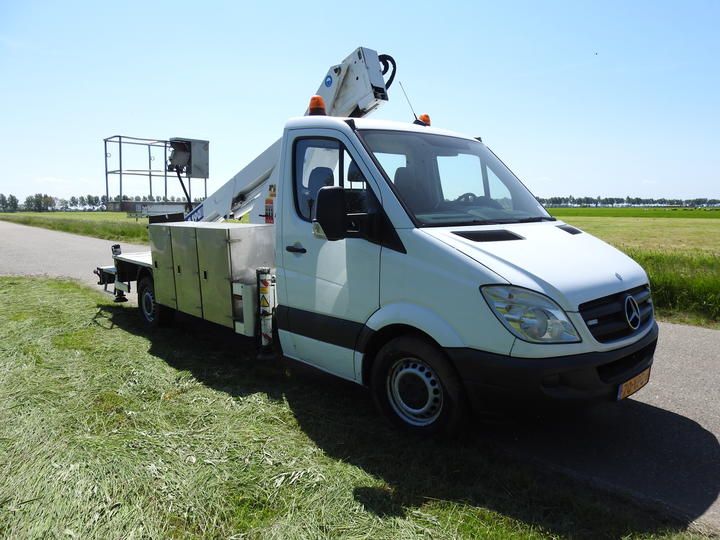 Photo 2 VIN: WDB9061351N366135 - MERCEDES-BENZ 311CDI HEAVY LORRY 