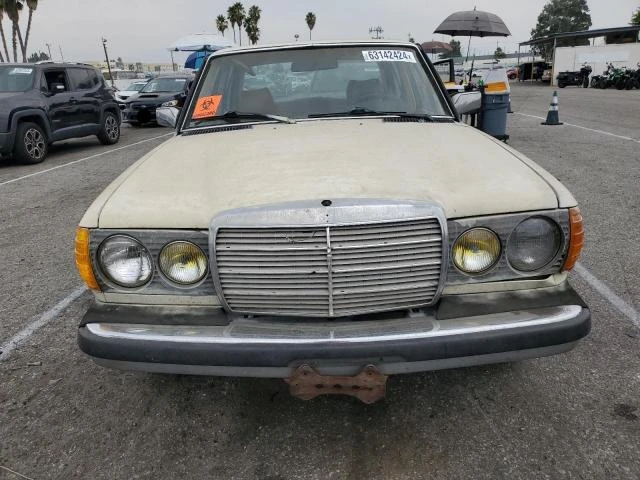 Photo 4 VIN: WDBAB23A2DB387352 - MERCEDES-BENZ 240 D 