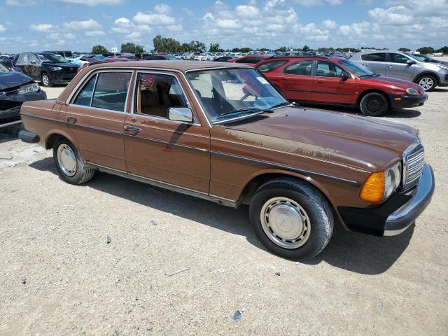 Photo 3 VIN: WDBAB23A2DB406644 - MERCEDES-BENZ 240 D 