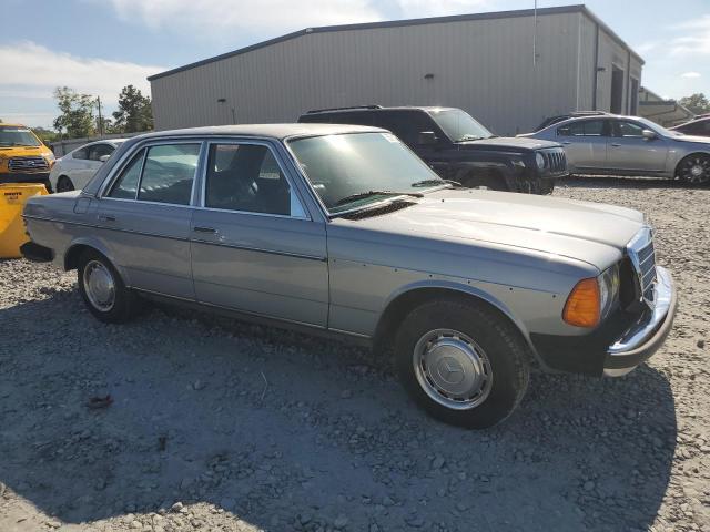 Photo 3 VIN: WDBAB23A3CB318197 - MERCEDES-BENZ 240-CLASS 