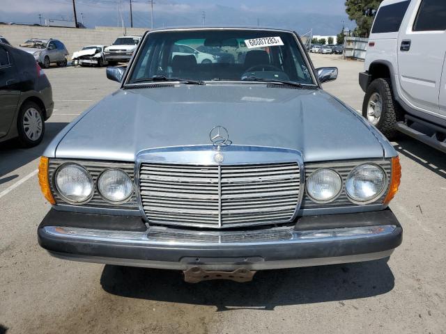 Photo 4 VIN: WDBAB23A3DB383102 - MERCEDES-BENZ 240 D 