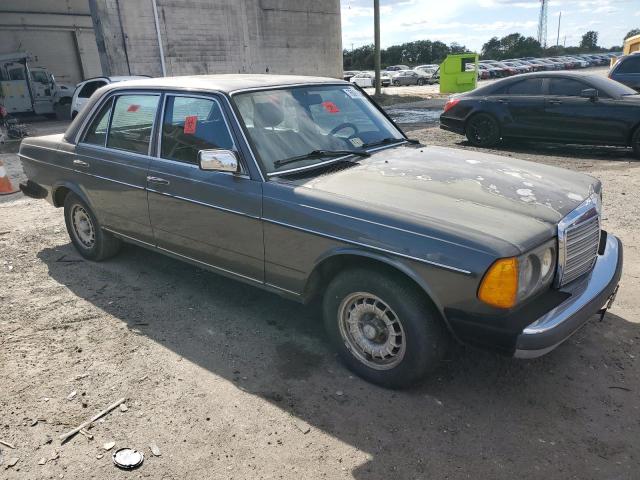 Photo 3 VIN: WDBAB33A3EA157882 - MERCEDES-BENZ 300-CLASS 