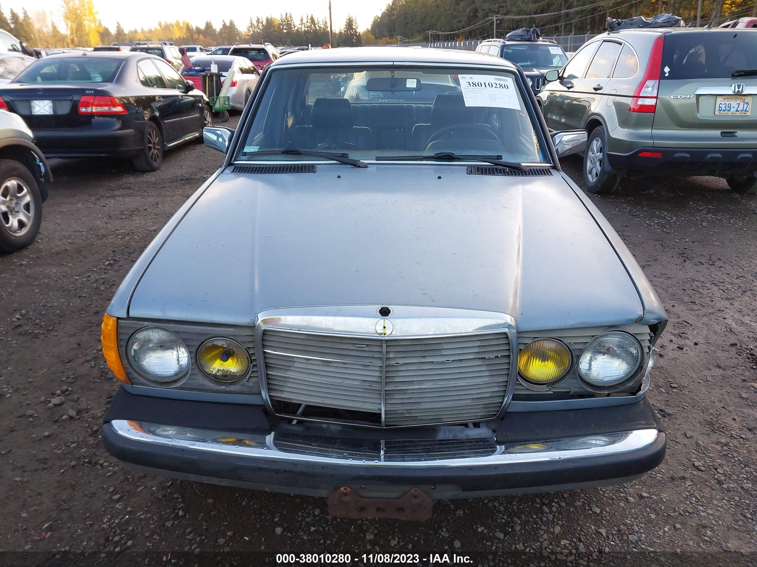 Photo 11 VIN: WDBAB33A7DB024972 - MERCEDES-BENZ NULL 