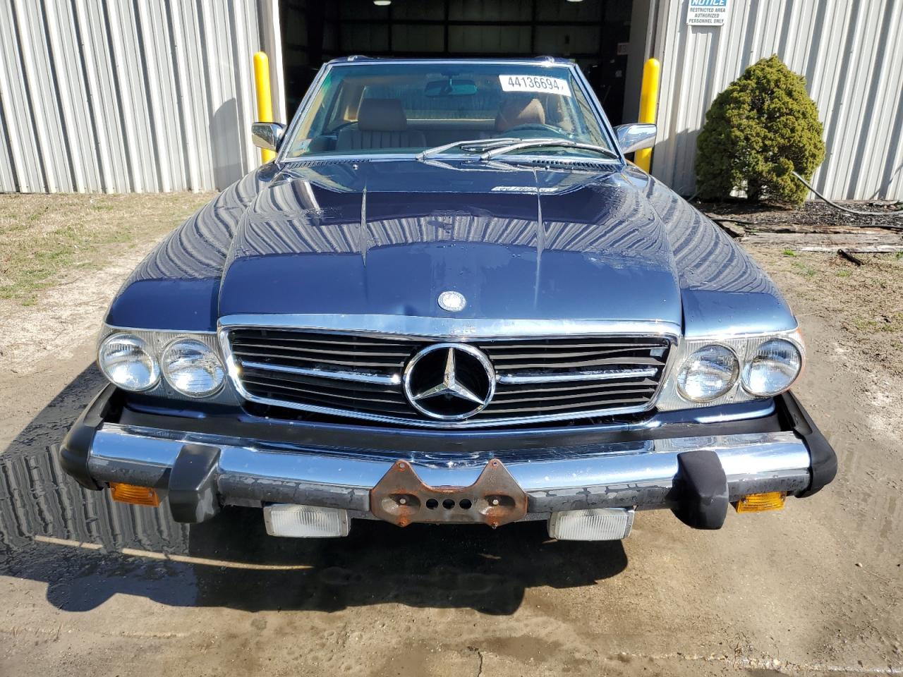 Photo 6 VIN: WDBBA45A0DB019574 - MERCEDES-BENZ 380 SL 