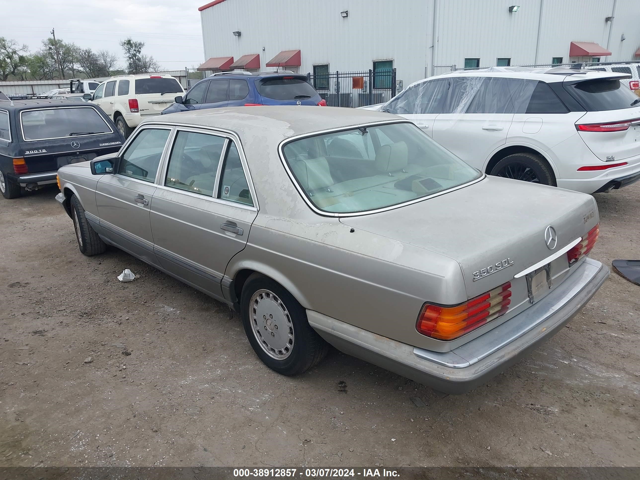 Photo 2 VIN: WDBCB35D3MA564468 - MERCEDES-BENZ NULL 