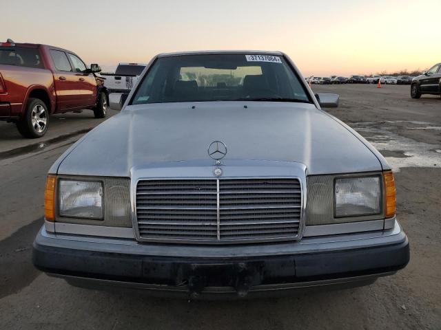 Photo 4 VIN: WDBEA28E6PB946129 - MERCEDES-BENZ 300-CLASS 