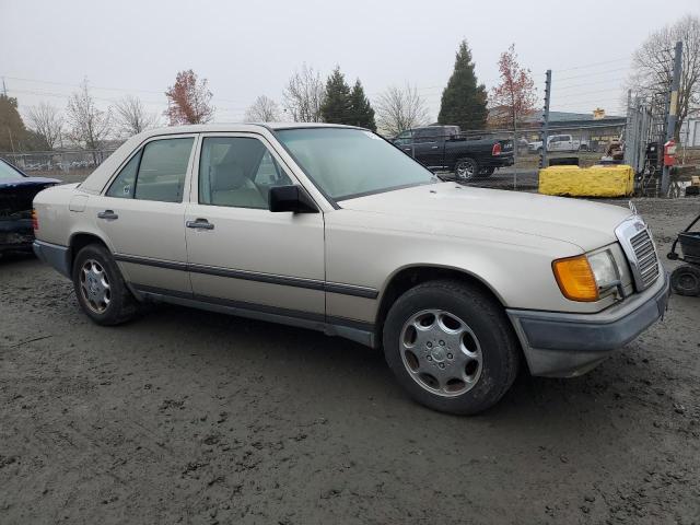 Photo 3 VIN: WDBEA30D0HA528424 - MERCEDES-BENZ 300 E 