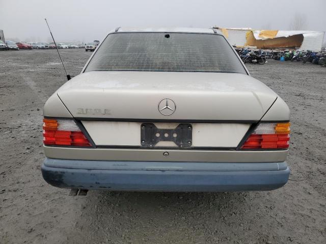 Photo 5 VIN: WDBEA30D0HA528424 - MERCEDES-BENZ 300 E 