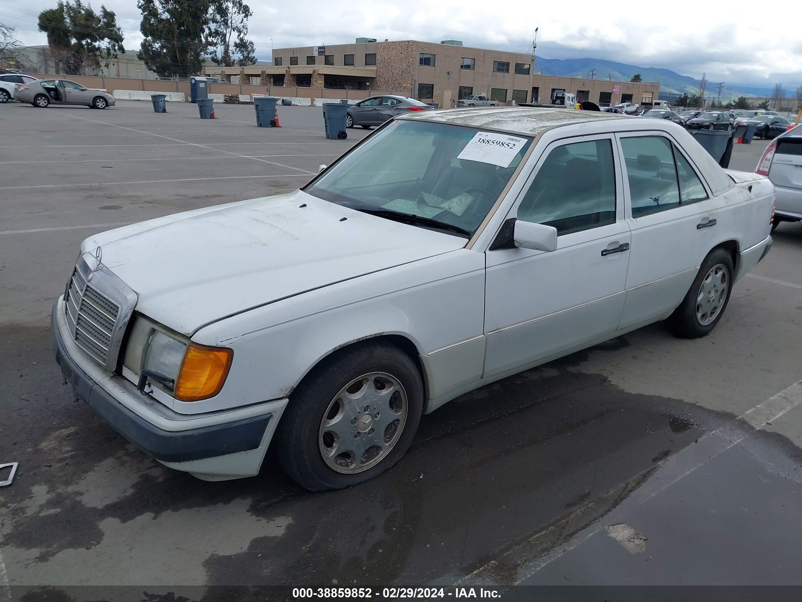 Photo 1 VIN: WDBEA30D4NB560606 - MERCEDES-BENZ NULL 