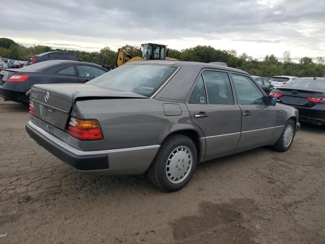 Photo 2 VIN: WDBEA30D5NB730021 - MERCEDES-BENZ 300 E 