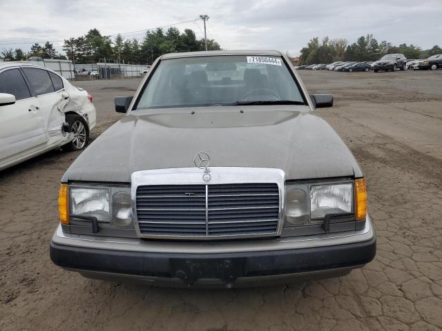 Photo 4 VIN: WDBEA30D5NB730021 - MERCEDES-BENZ 300 E 