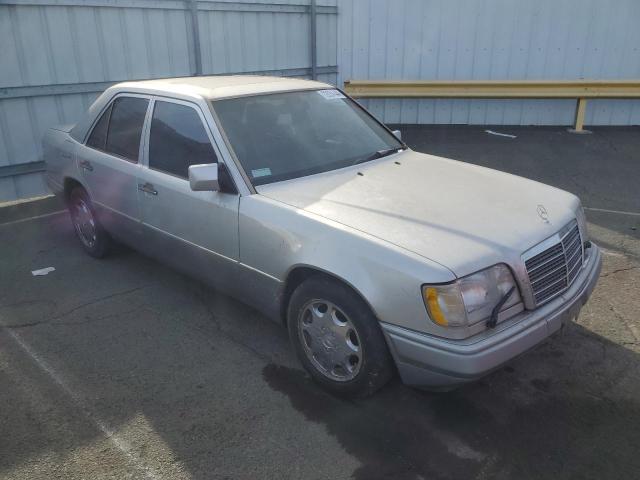 Photo 3 VIN: WDBEA32E1SC209146 - MERCEDES-BENZ E 320 BASE 