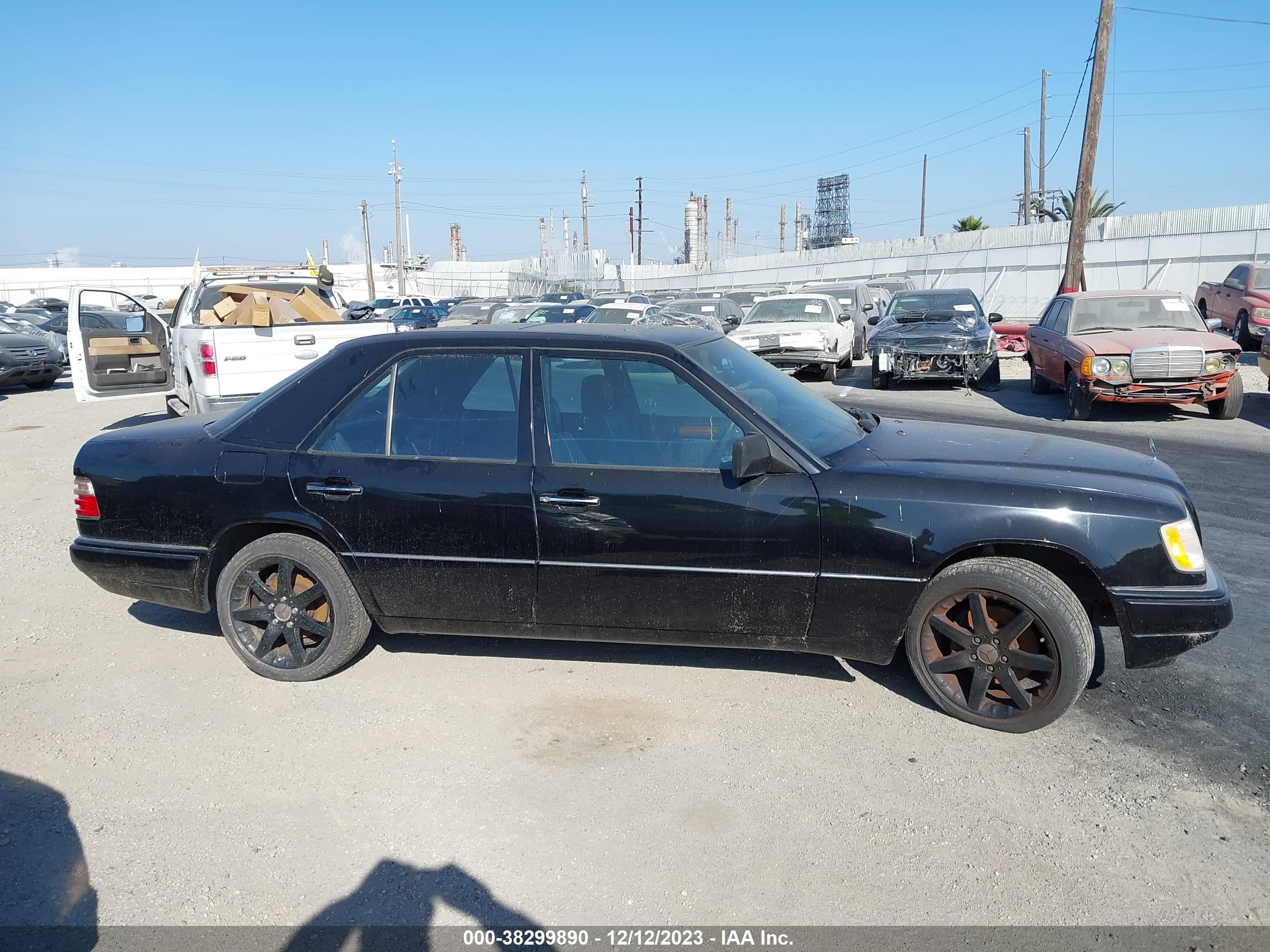 Photo 12 VIN: WDBEA32E3SC256520 - MERCEDES-BENZ E-KLASSE 