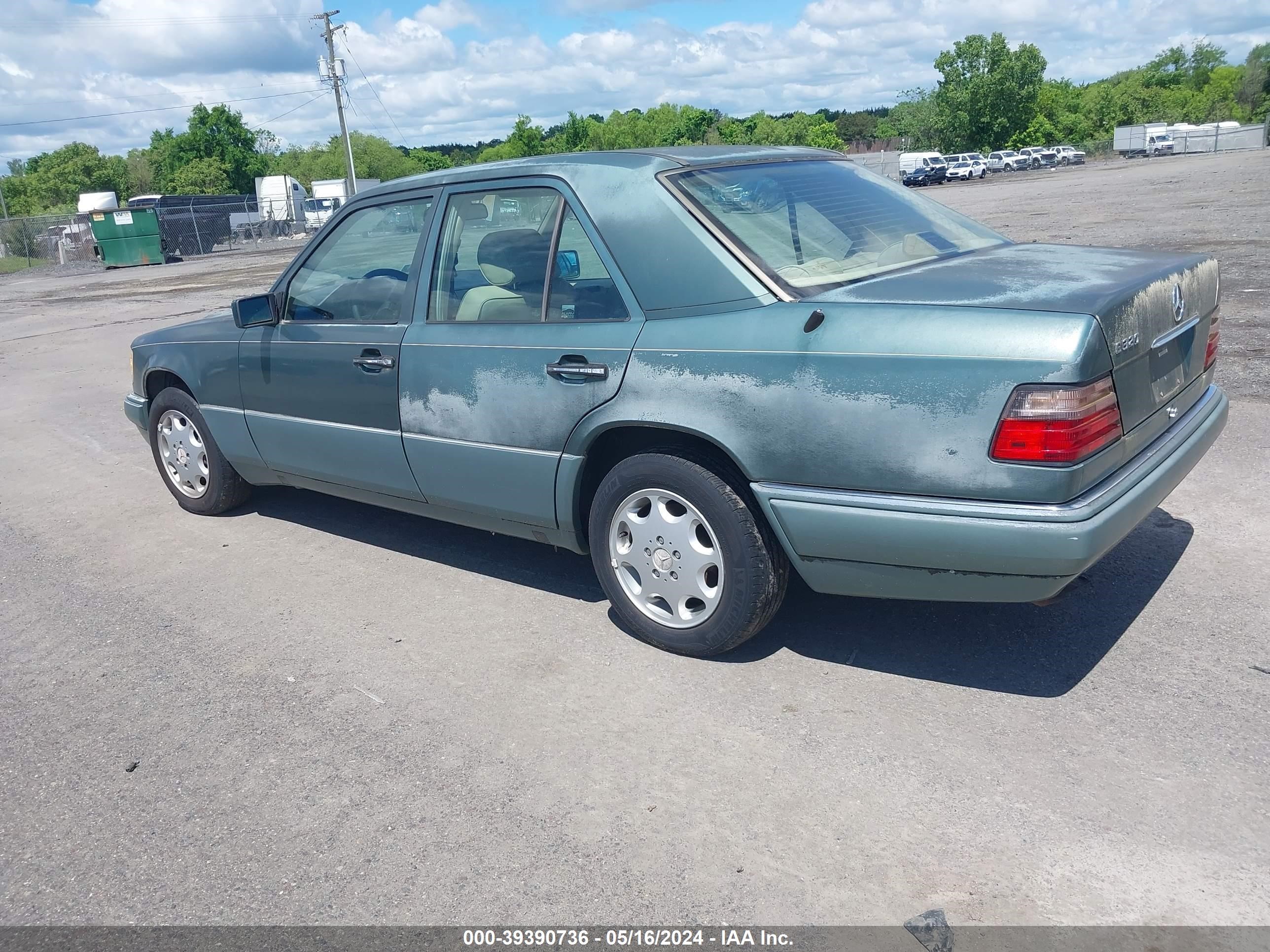 Photo 2 VIN: WDBEA32E5RC146949 - MERCEDES-BENZ NULL 