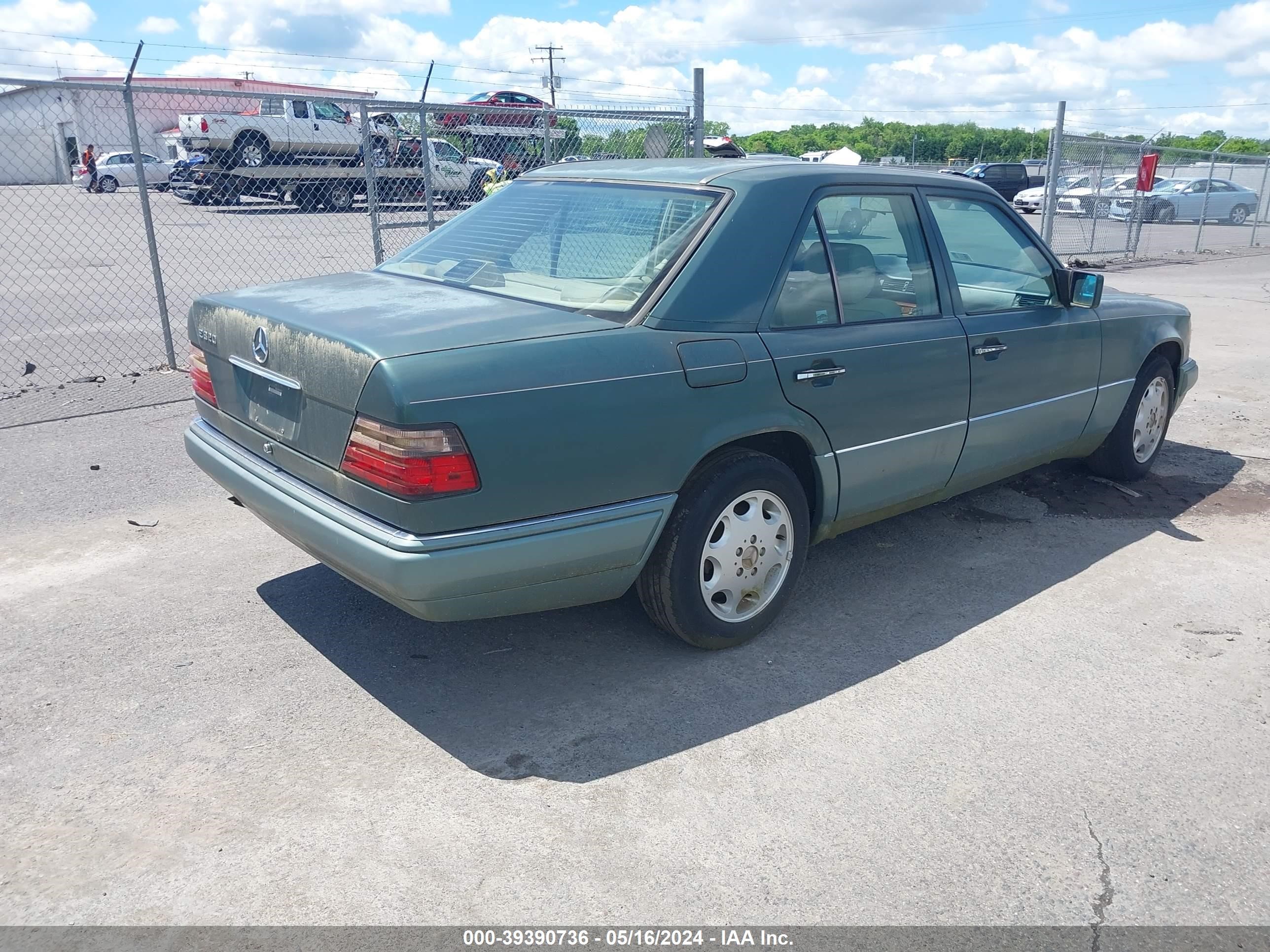 Photo 3 VIN: WDBEA32E5RC146949 - MERCEDES-BENZ NULL 