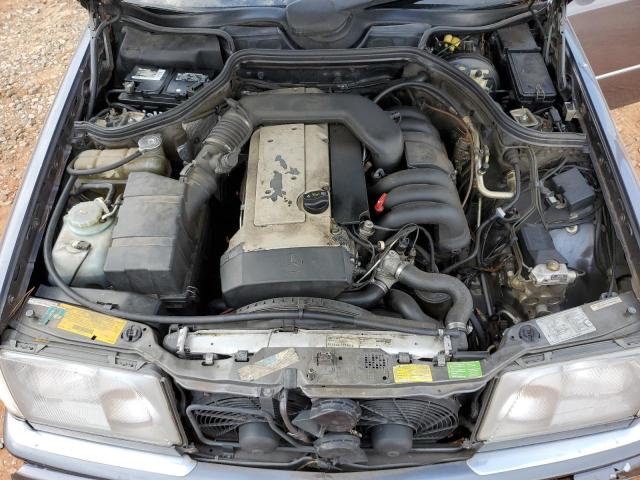 Photo 10 VIN: WDBEA32E8SC233296 - MERCEDES-BENZ E 320 BASE 