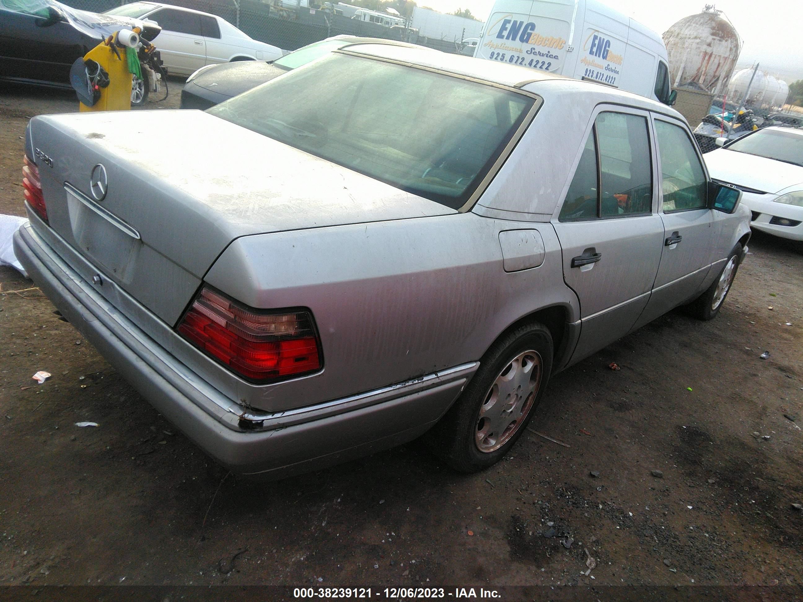 Photo 3 VIN: WDBEA32E9SC152405 - MERCEDES-BENZ E-KLASSE 