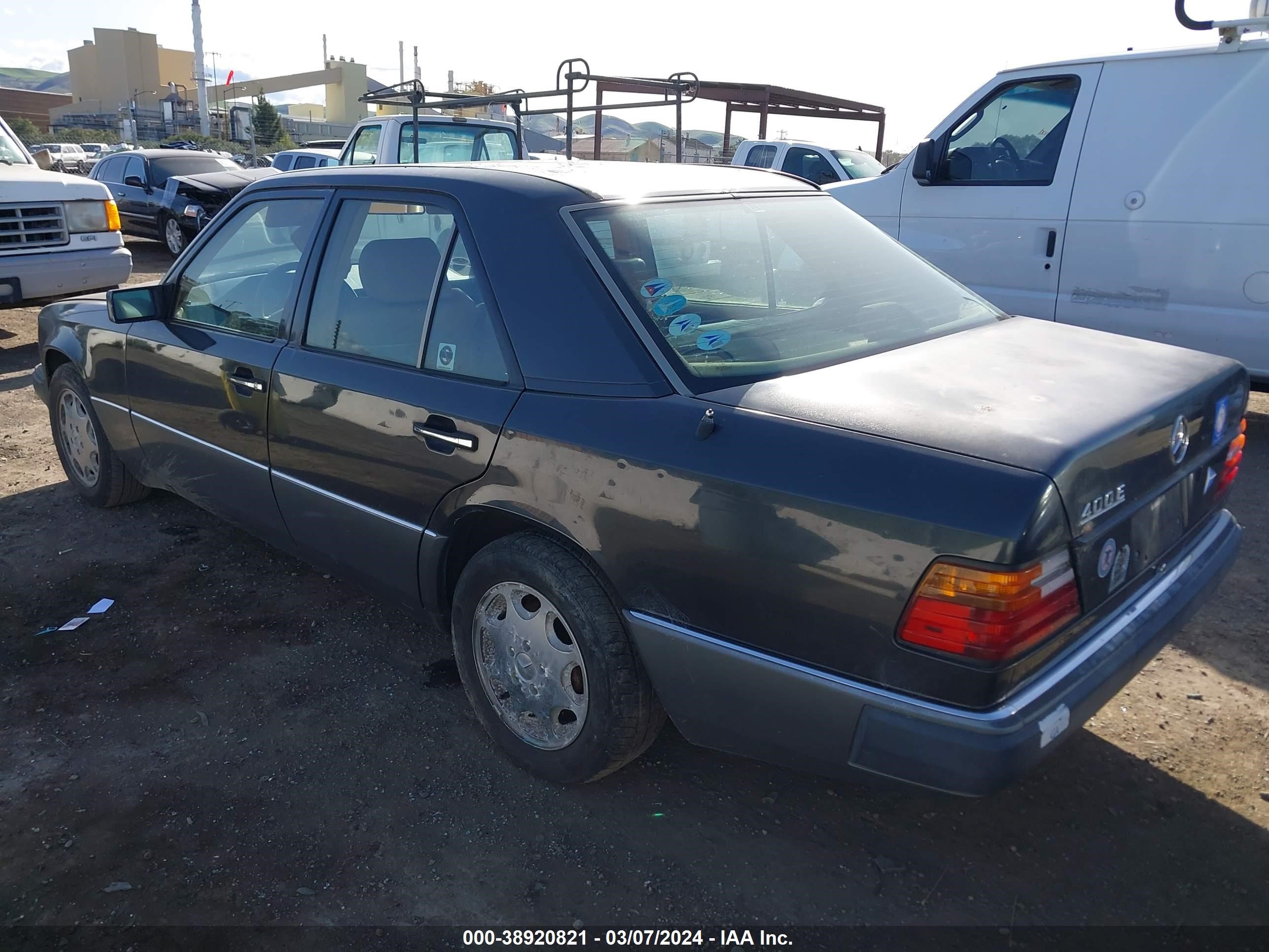 Photo 2 VIN: WDBEA34E8NB746622 - MERCEDES-BENZ NULL 