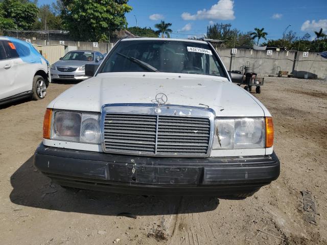 Photo 4 VIN: WDBEA90D1KF109141 - MERCEDES-BENZ 300-CLASS 