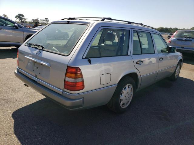 Photo 2 VIN: WDBEA92E6RF289409 - MERCEDES-BENZ E 320 