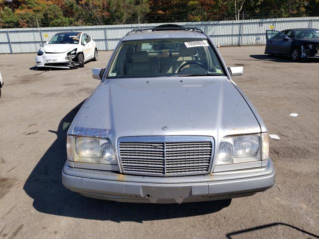 Photo 4 VIN: WDBEA92E6RF289409 - MERCEDES-BENZ E 320 