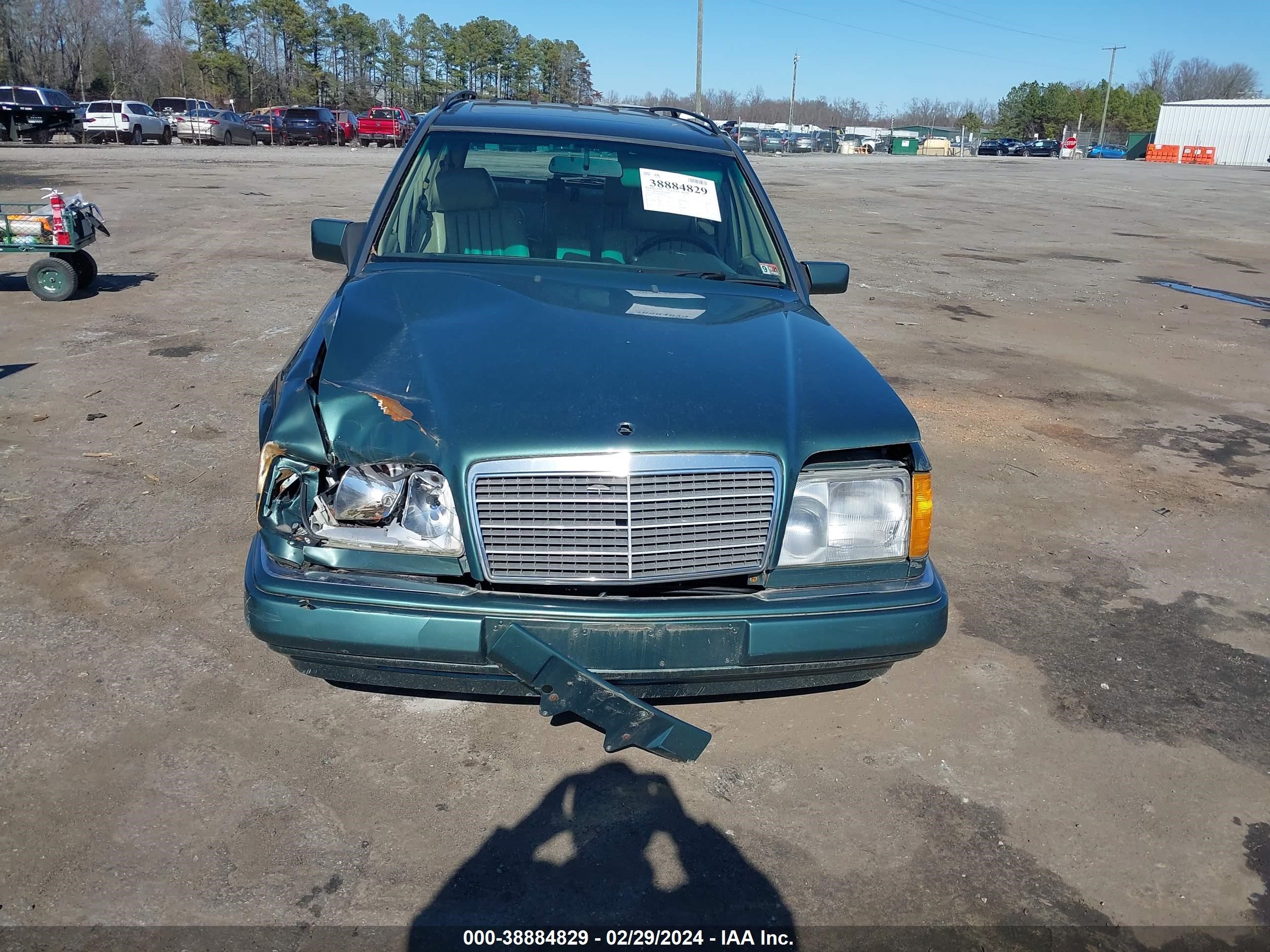 Photo 11 VIN: WDBEA92E8SF302537 - MERCEDES-BENZ NULL 