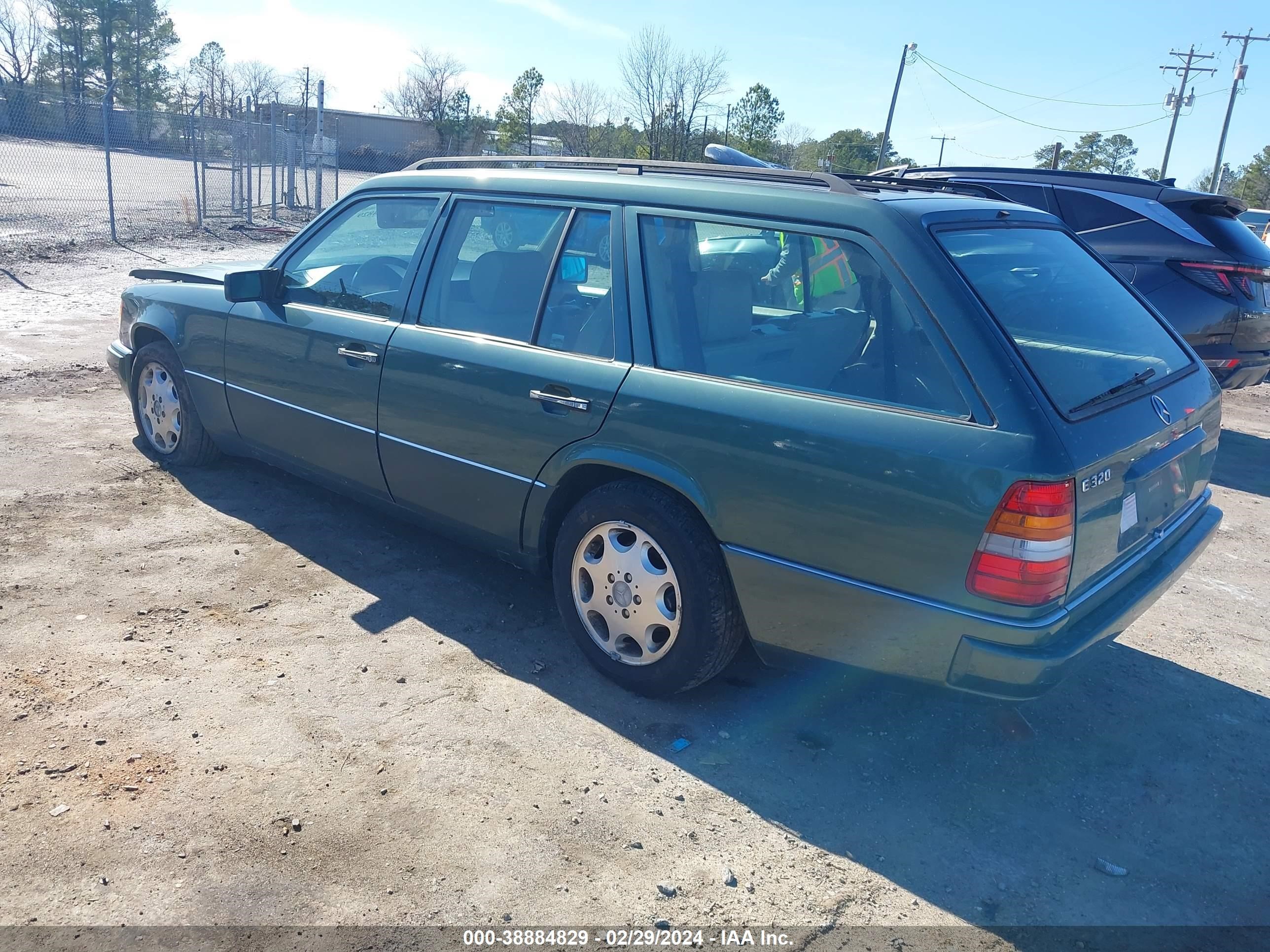 Photo 2 VIN: WDBEA92E8SF302537 - MERCEDES-BENZ NULL 