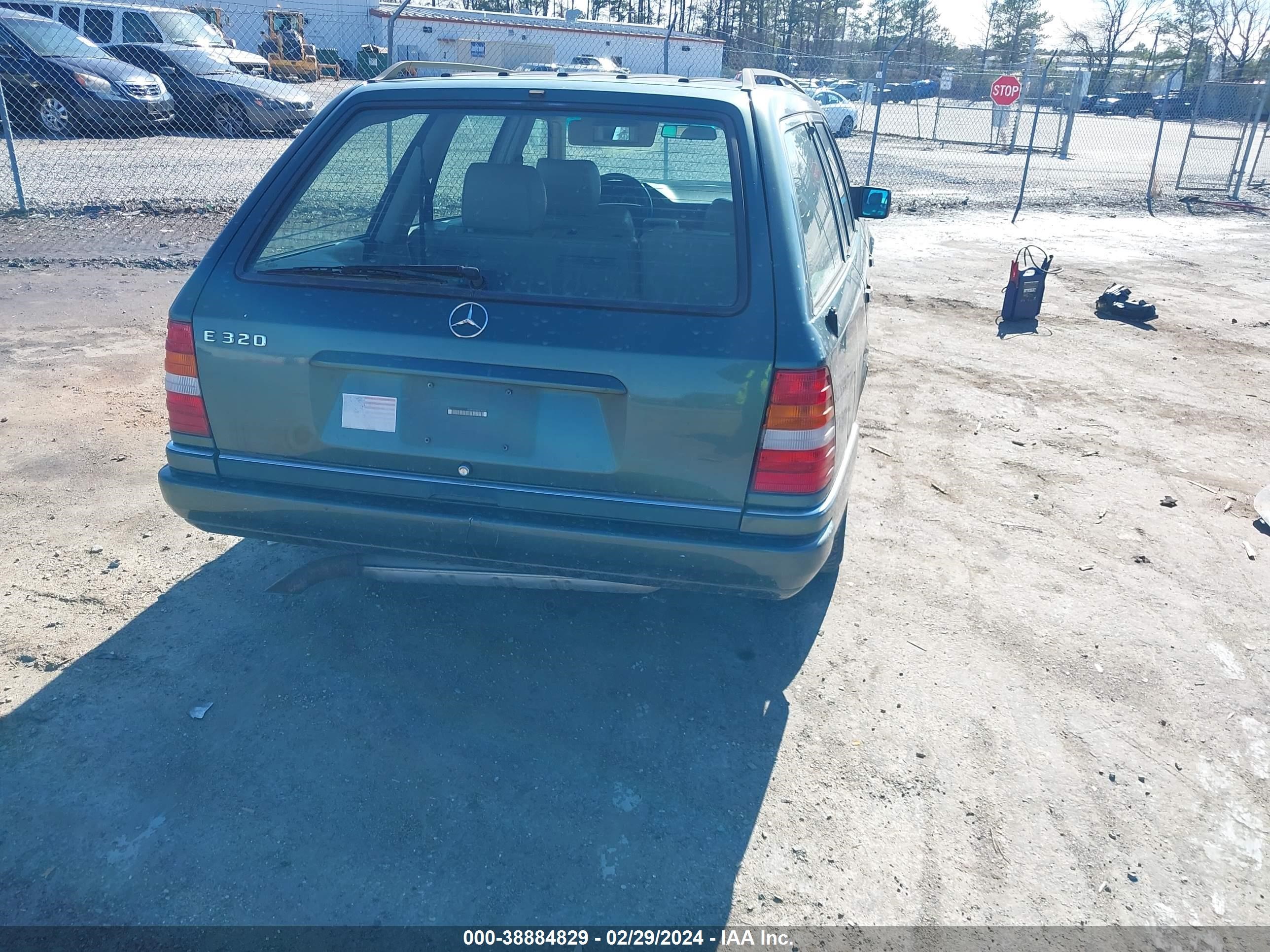 Photo 3 VIN: WDBEA92E8SF302537 - MERCEDES-BENZ NULL 