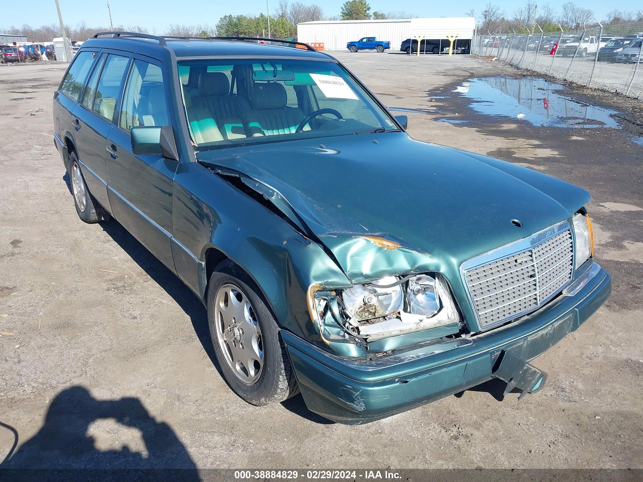 Photo 5 VIN: WDBEA92E8SF302537 - MERCEDES-BENZ NULL 