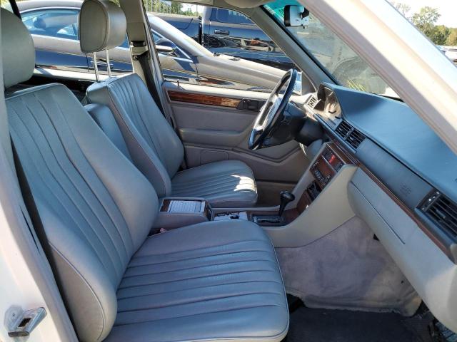 Photo 4 VIN: WDBEA92E9RF268859 - MERCEDES-BENZ E320 