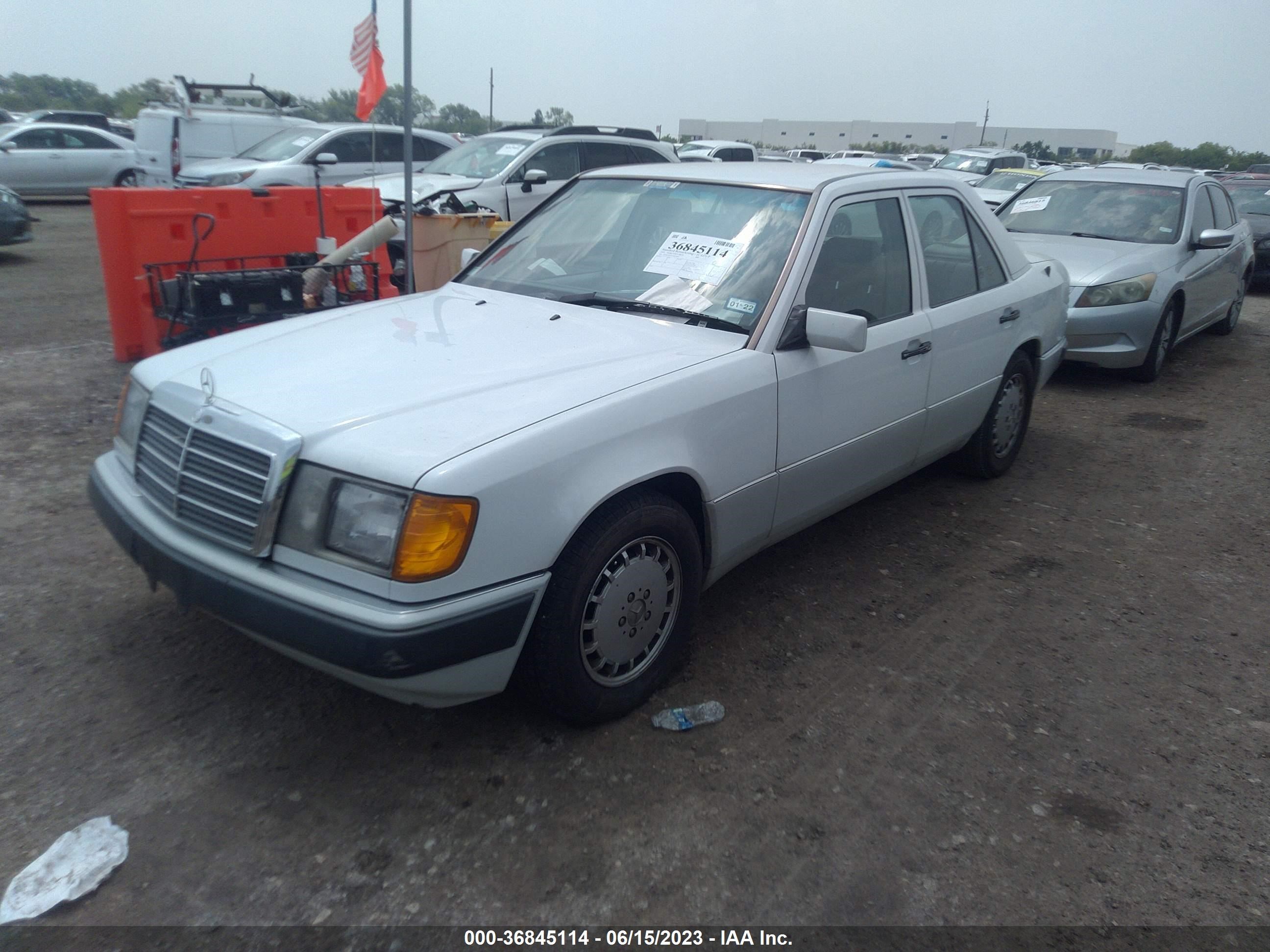 Photo 1 VIN: WDBEB28D0NB625835 - MERCEDES-BENZ NULL 