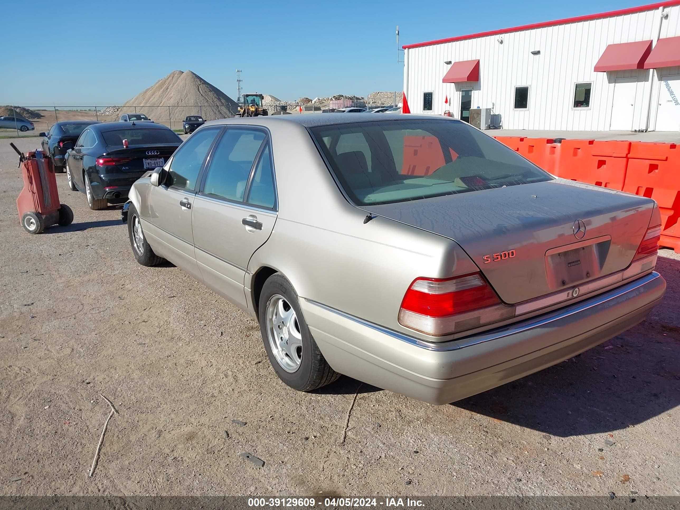 Photo 2 VIN: WDBGA51GXVA361014 - MERCEDES-BENZ NULL 