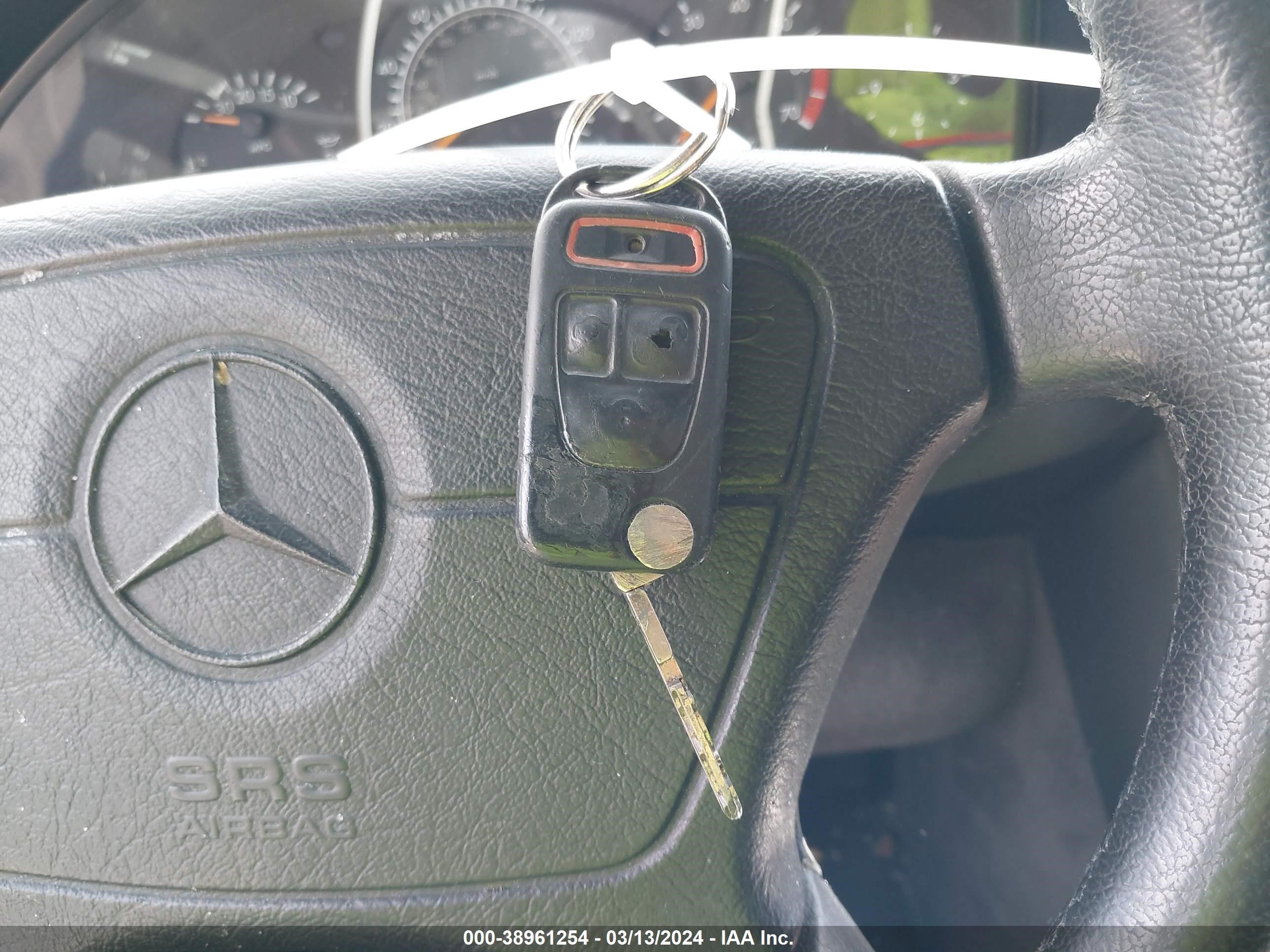 Photo 10 VIN: WDBGA70G1XA426803 - MERCEDES-BENZ ALL 