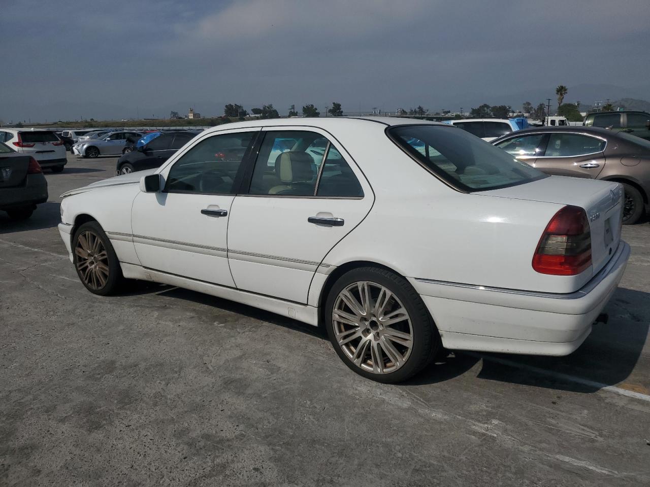 Photo 1 VIN: WDBHA23G2WA649983 - MERCEDES-BENZ C-KLASSE 