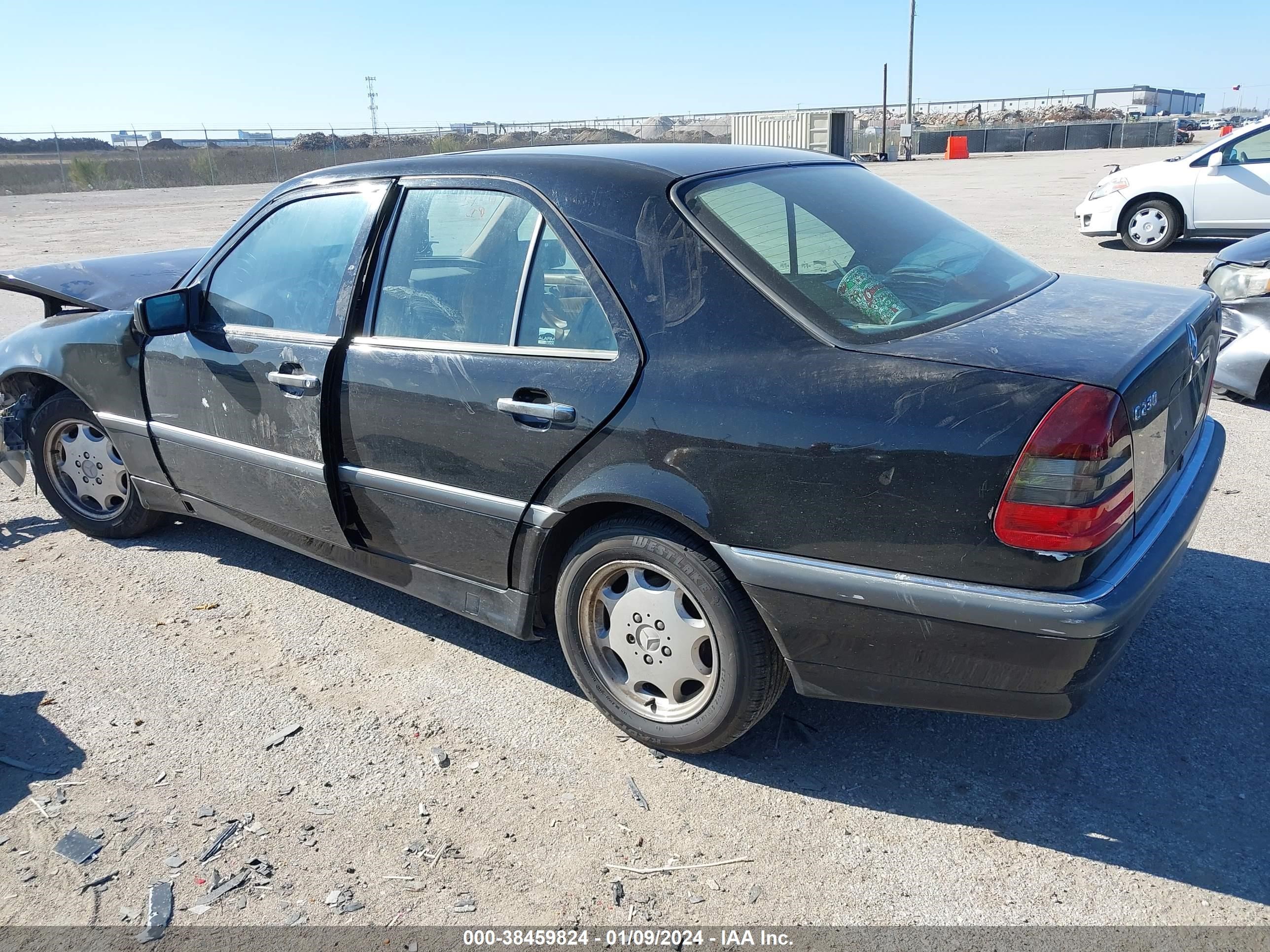 Photo 2 VIN: WDBHA23G5WA608862 - MERCEDES-BENZ C-KLASSE 