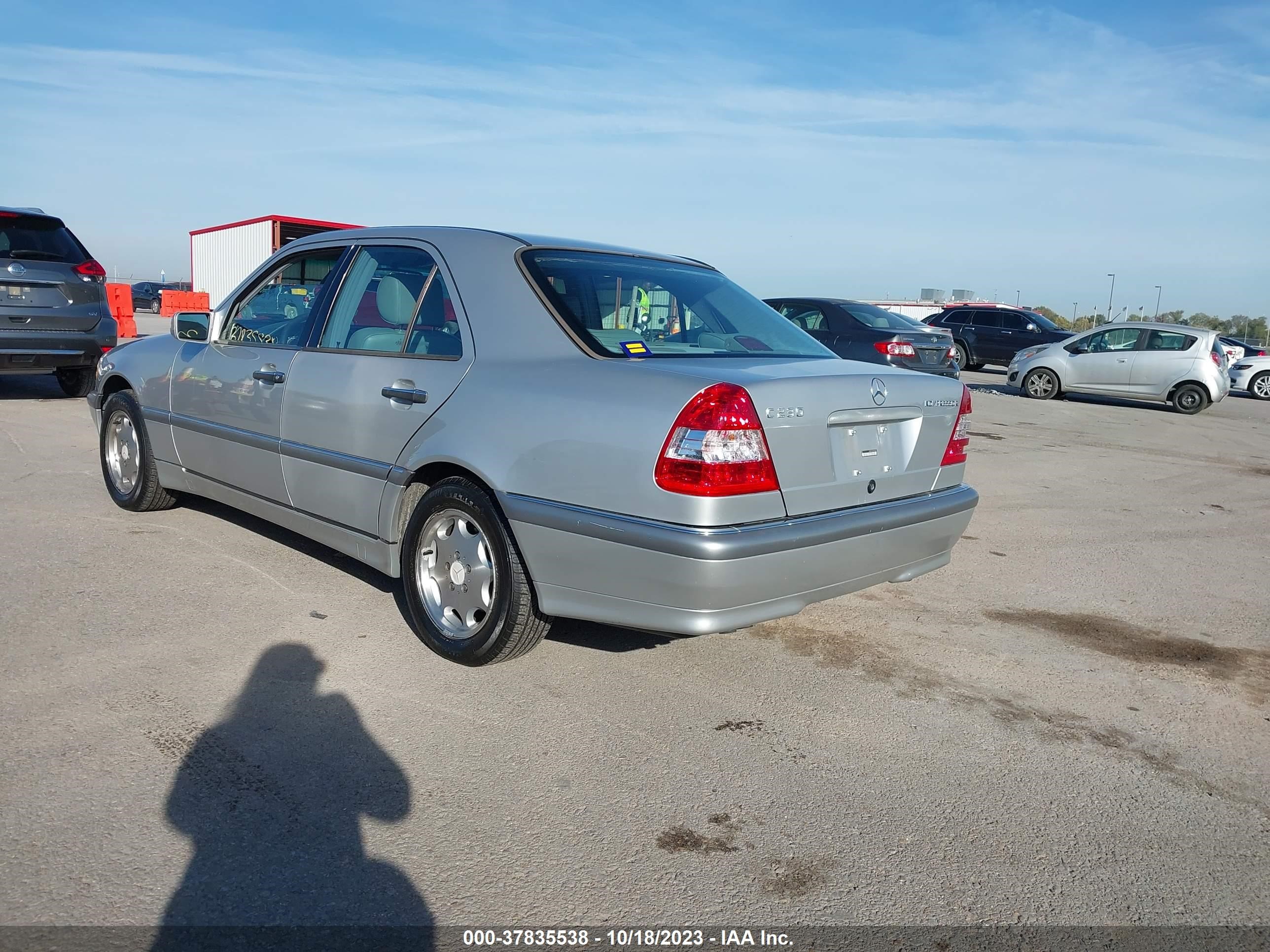 Photo 2 VIN: WDBHA24G3XA733357 - MERCEDES-BENZ C-KLASSE 