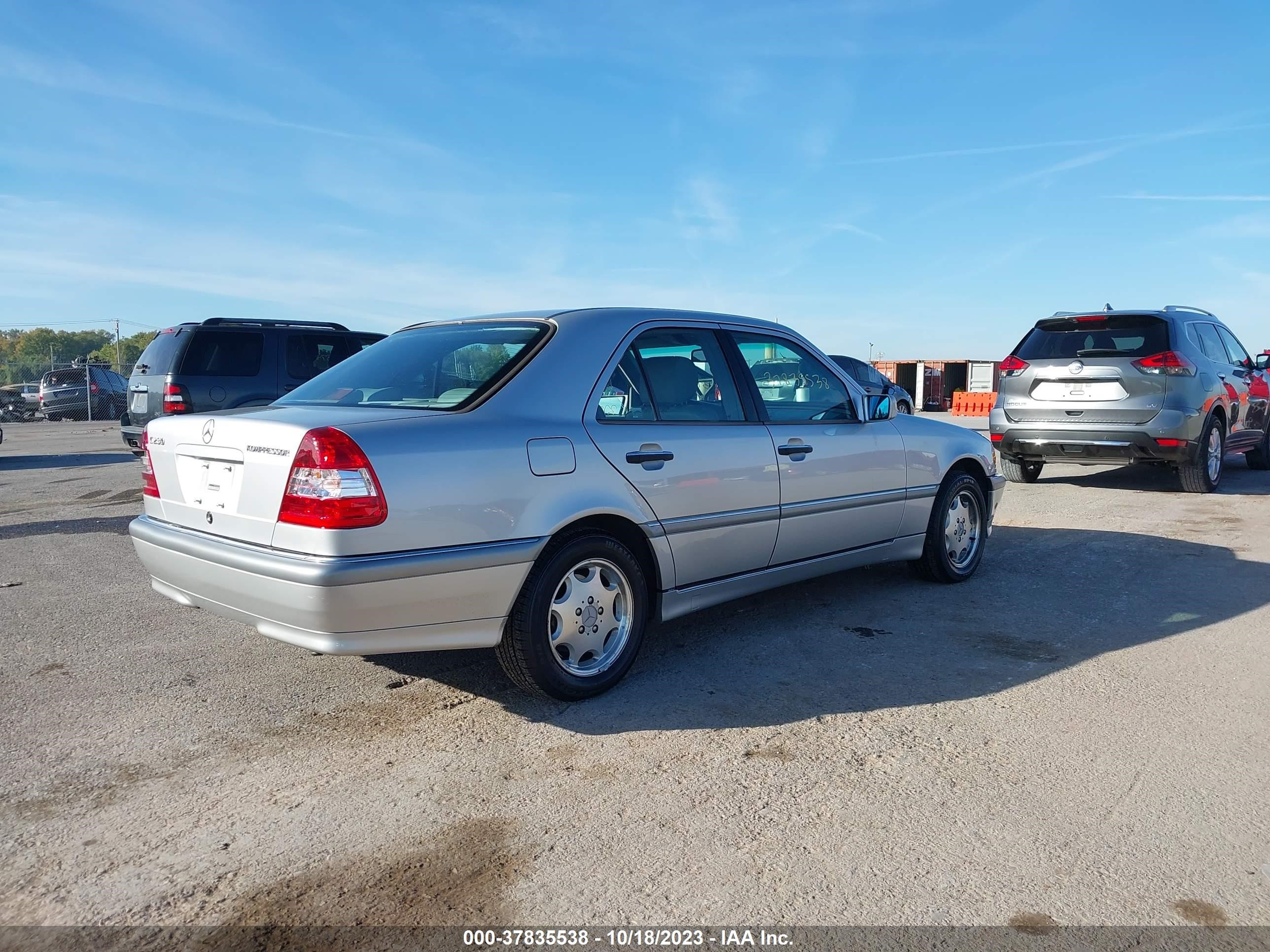 Photo 3 VIN: WDBHA24G3XA733357 - MERCEDES-BENZ C-KLASSE 