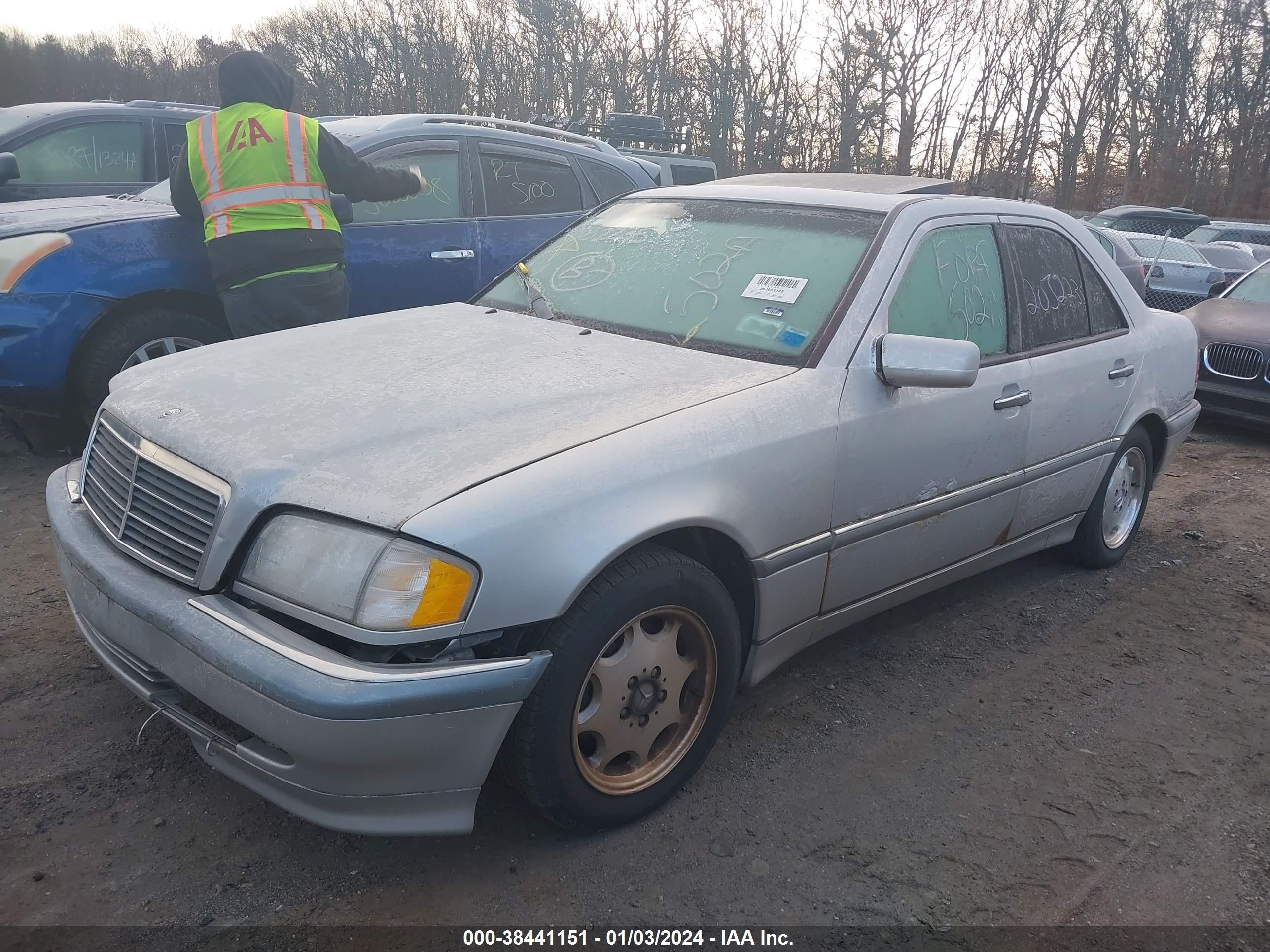 Photo 1 VIN: WDBHA24G3YA821083 - MERCEDES-BENZ C-KLASSE 