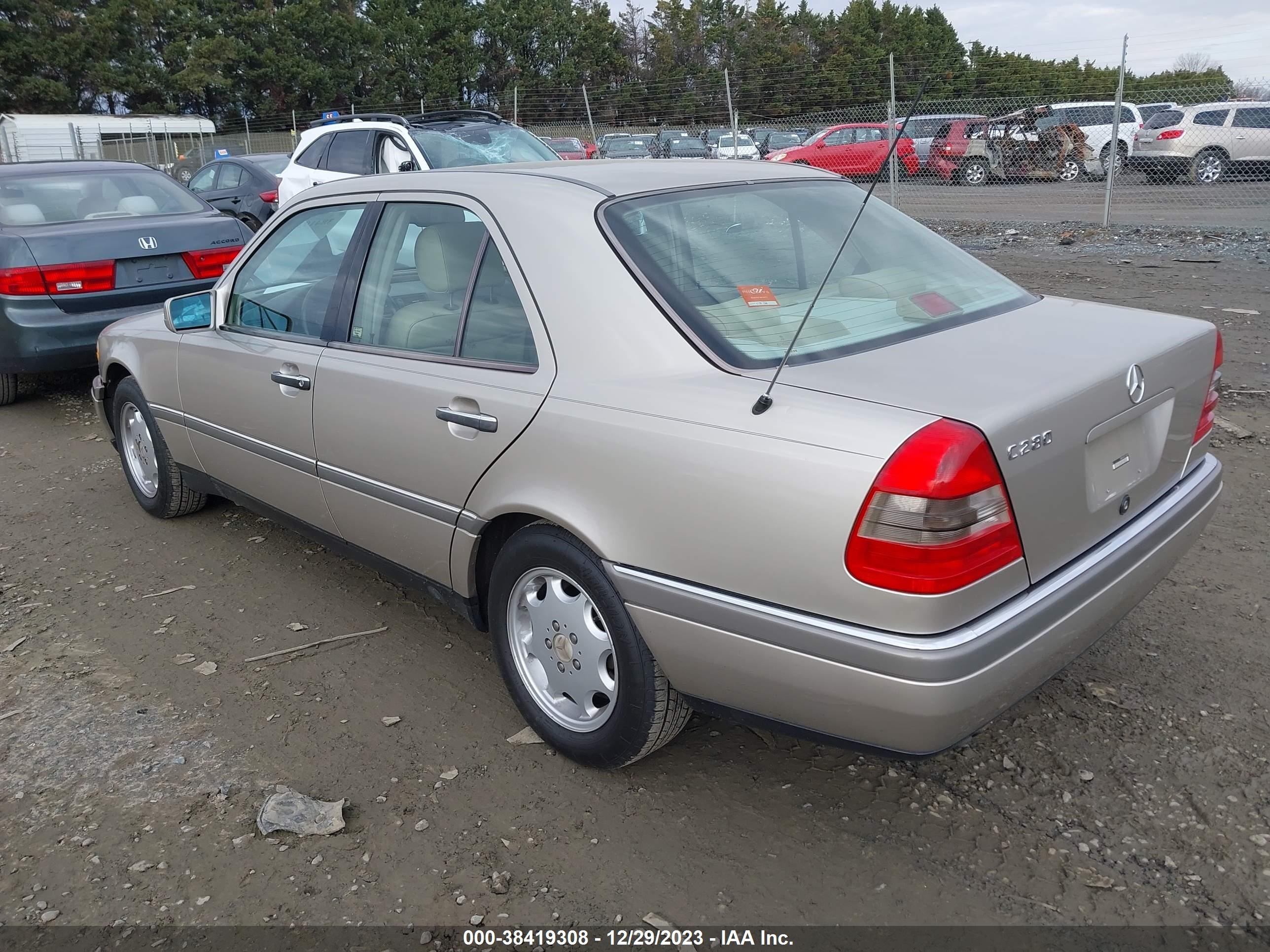 Photo 2 VIN: WDBHA28E5TF440811 - MERCEDES-BENZ C-KLASSE 