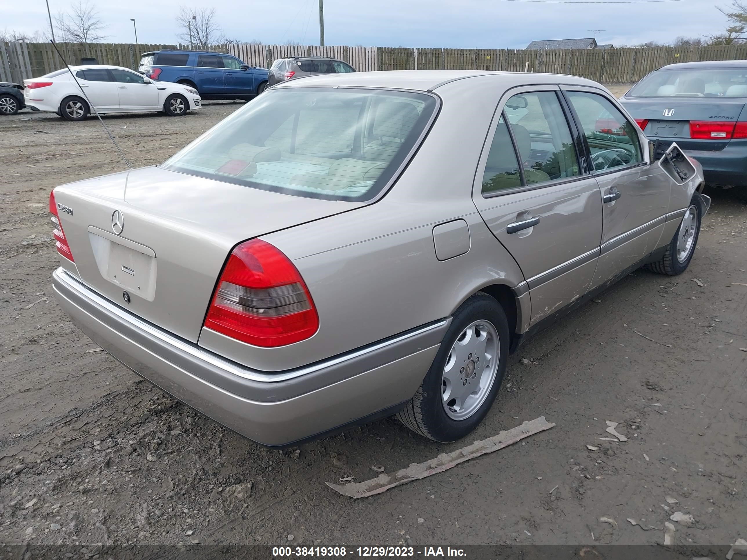 Photo 3 VIN: WDBHA28E5TF440811 - MERCEDES-BENZ C-KLASSE 