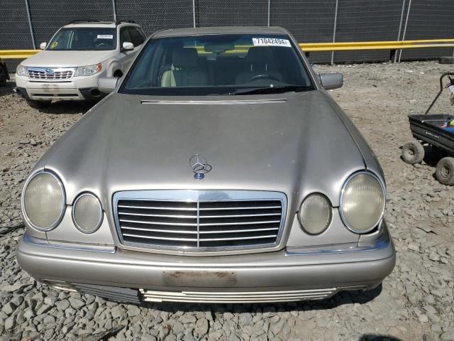 Photo 4 VIN: WDBJF20F3TJ023420 - MERCEDES-BENZ E 300D 