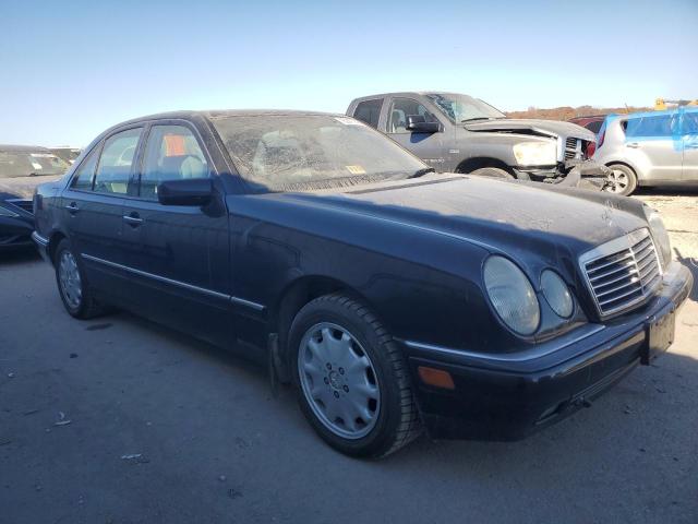 Photo 3 VIN: WDBJF25F1WA602547 - MERCEDES-BENZ E-CLASS 