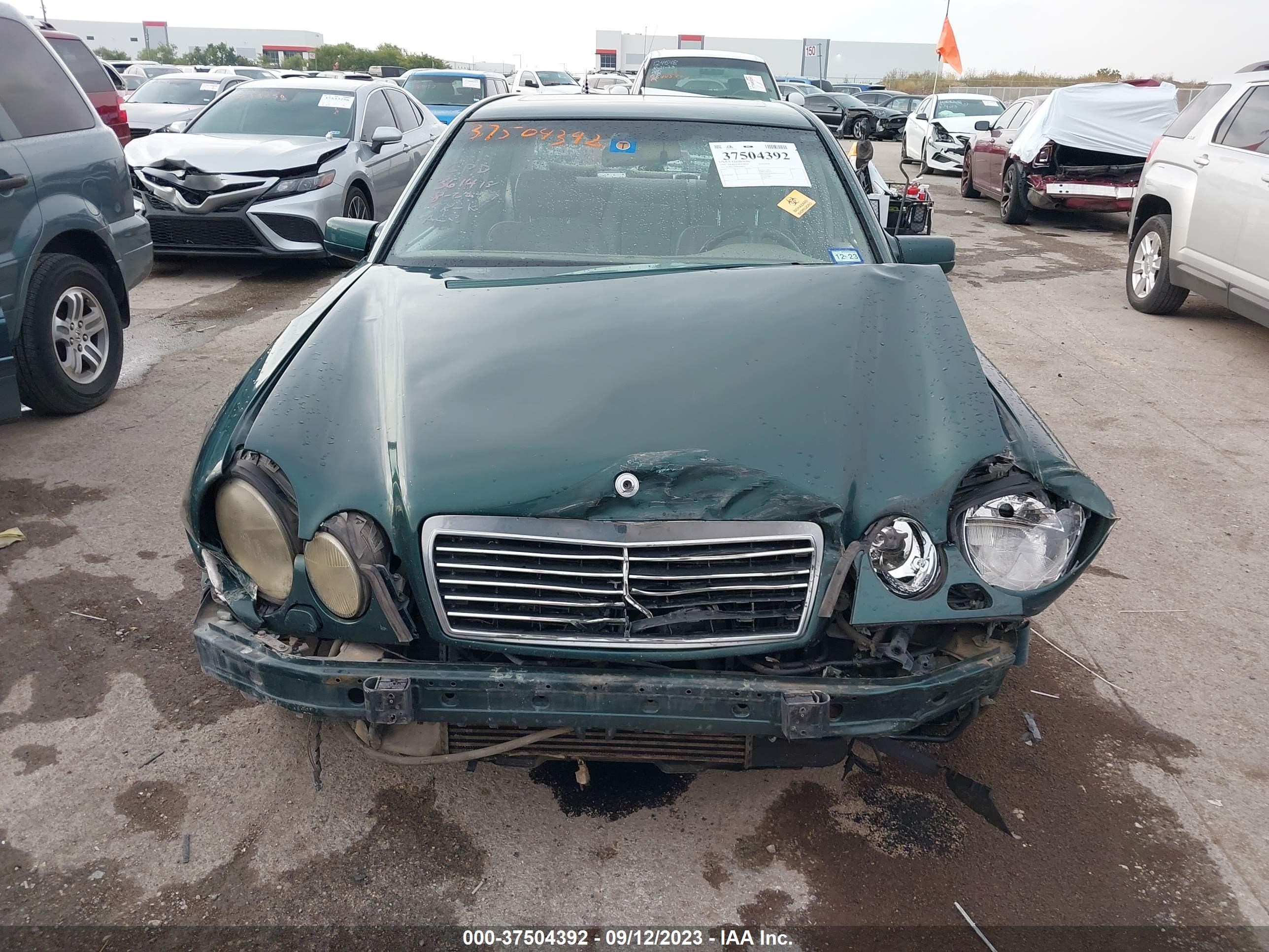 Photo 11 VIN: WDBJF25F8WA698032 - MERCEDES-BENZ NULL 