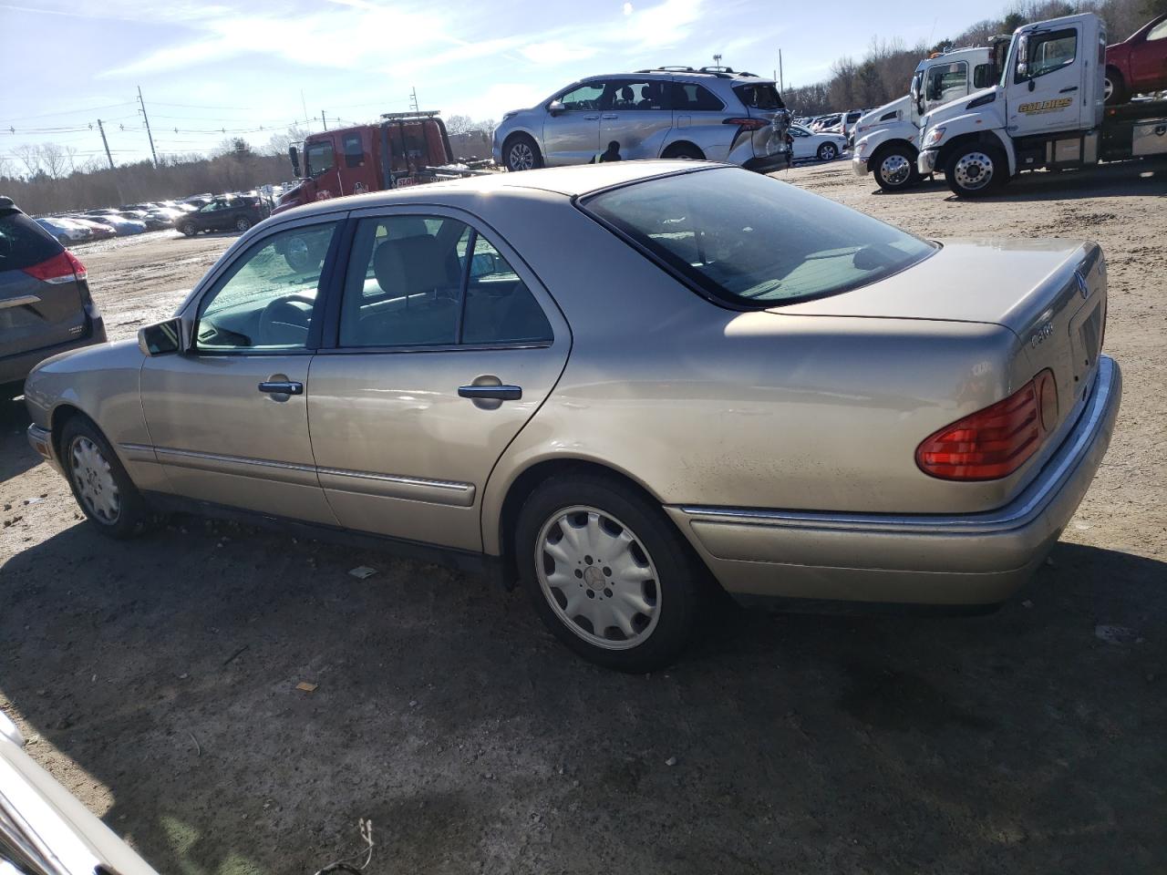 Photo 1 VIN: WDBJF25F9WA549340 - MERCEDES-BENZ E-KLASSE 