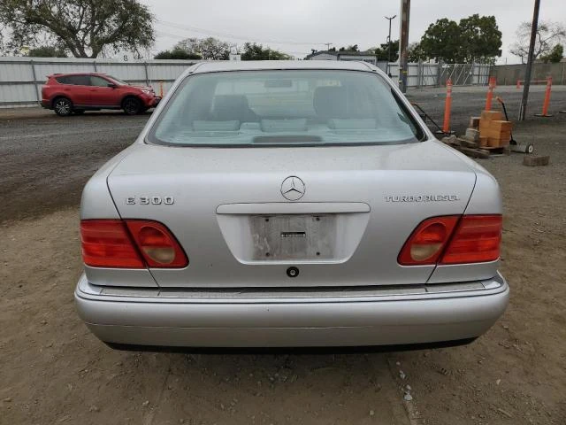 Photo 5 VIN: WDBJF25H1XA930649 - MERCEDES-BENZ E 300TD 